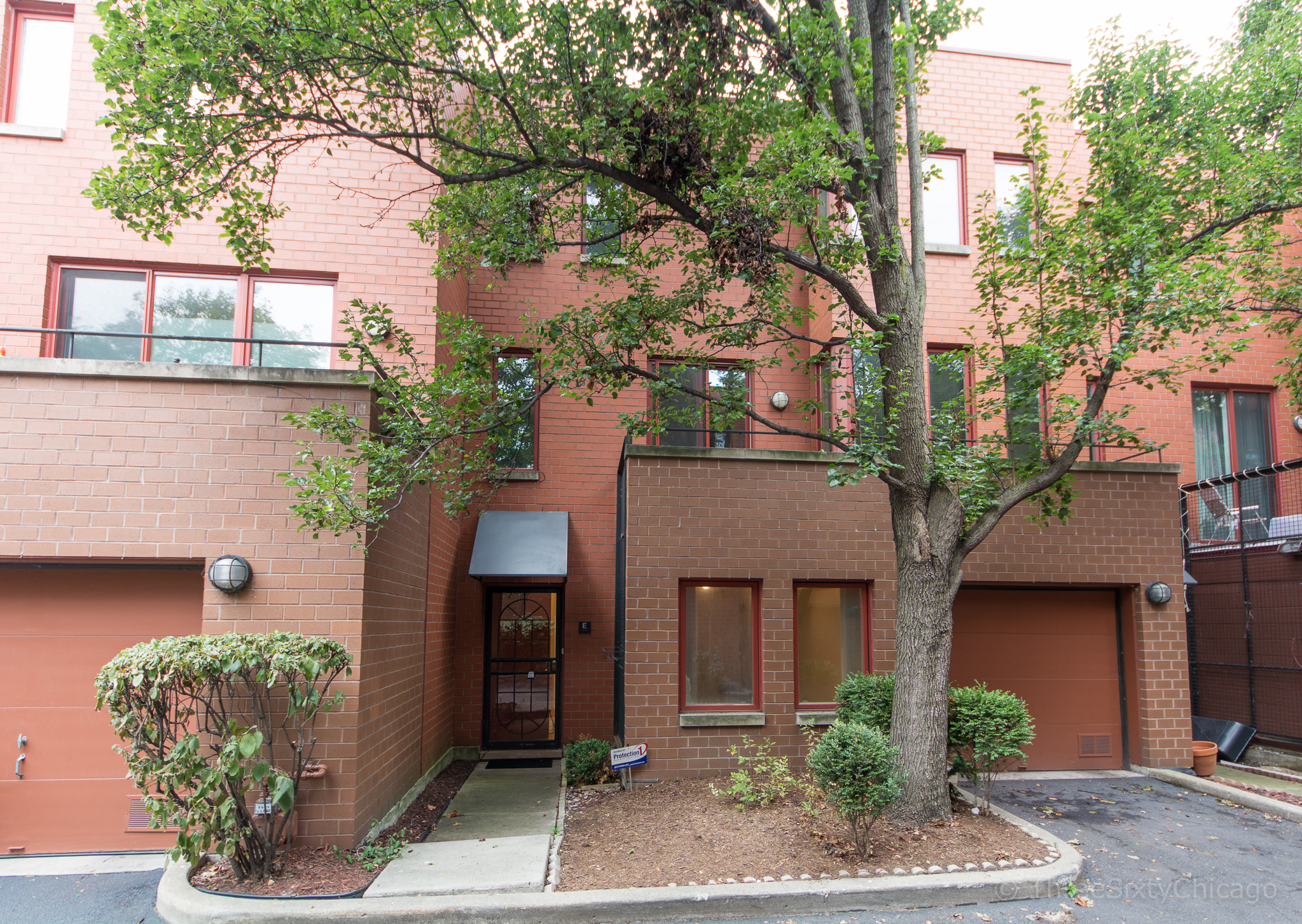 Tucked Away Townhome in Dearborn Park